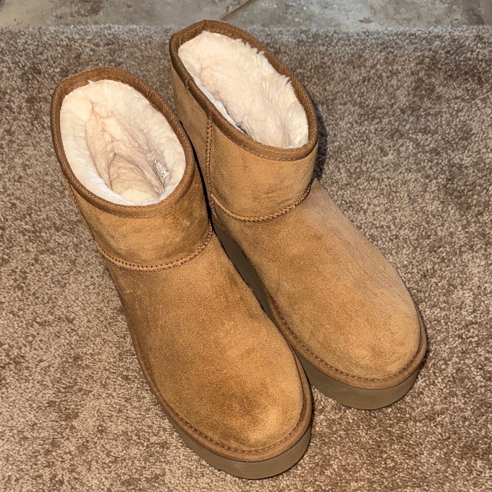 UGG Classic Mini Suede Platform Booties Chesnut Sz 9